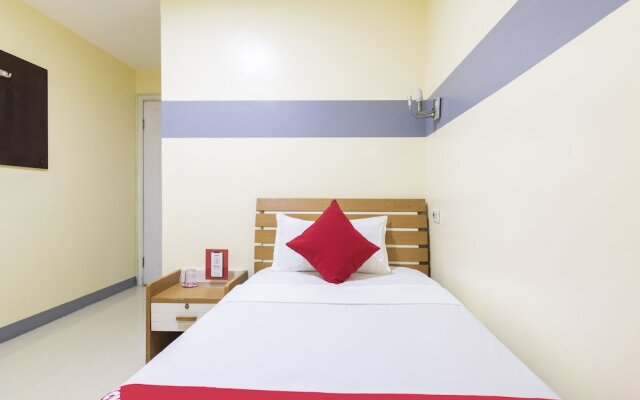 Lucky Hotel by OYO Rooms