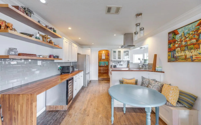 Pet-friendly Austin Home w/ Private Yard + Deck!