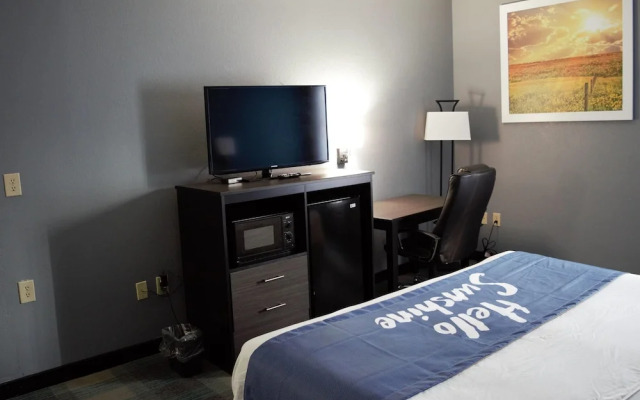 Days Inn by Wyndham Montgomery