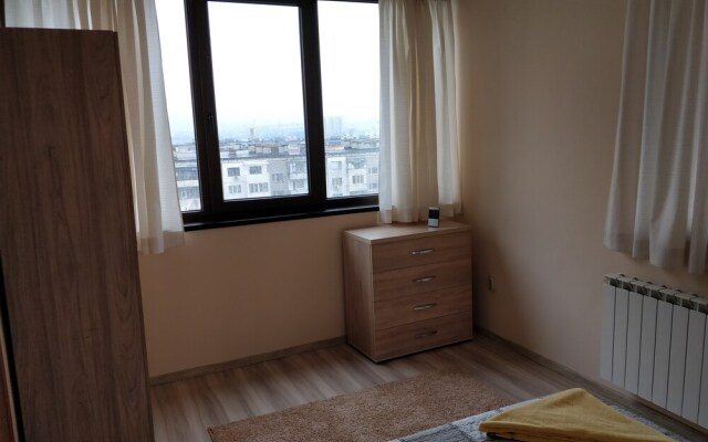 Communivative and comfortable apt. with a great view to city and mountains