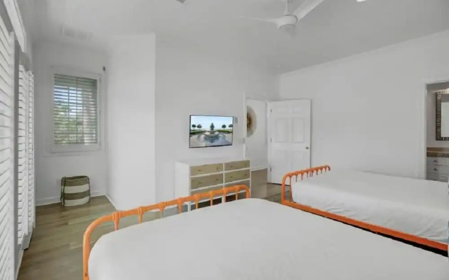 Yacht Harbor Court 30