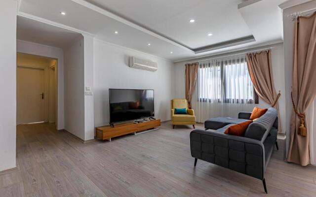 Cozy 2 Bedroom Apartment