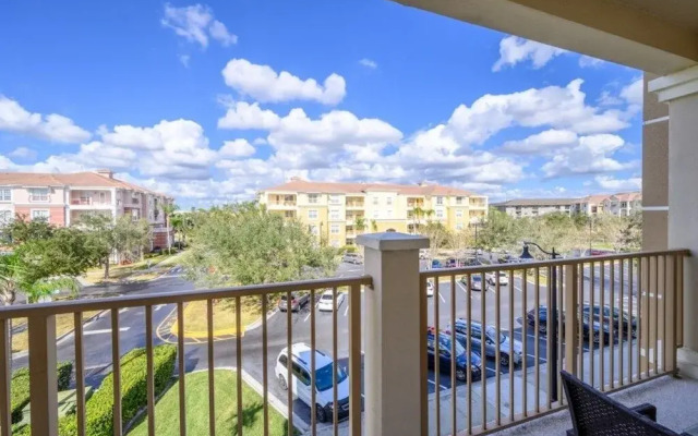 Vista Cay Electra 3 Bedroom Condo by RedAwning