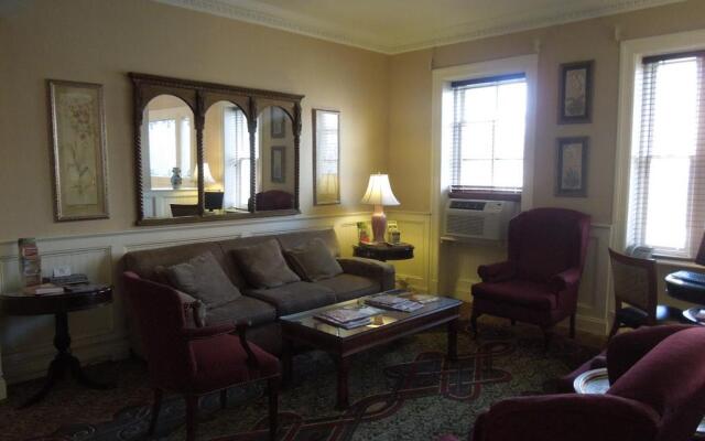 Dupont Circle Embassy Inn by FOUND