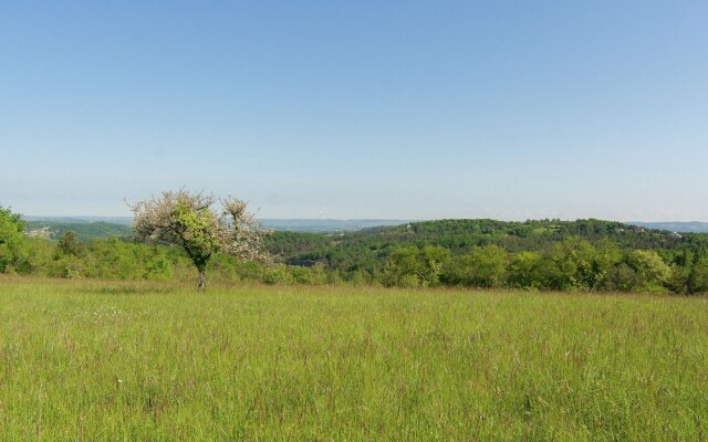 Classy Holiday Home With Garden, Barbecue, Garden Furniture