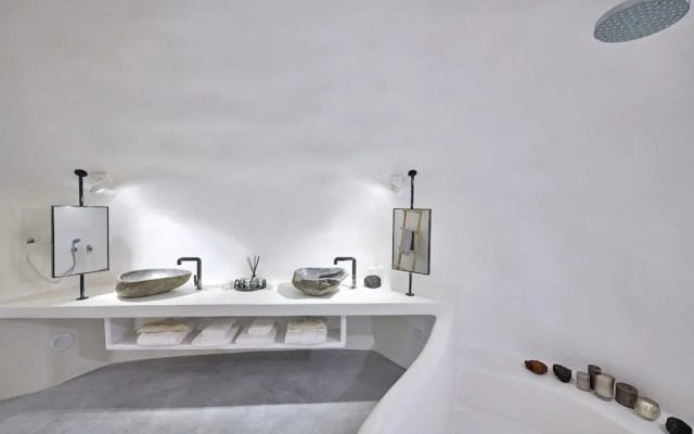 Cave Suite Oia