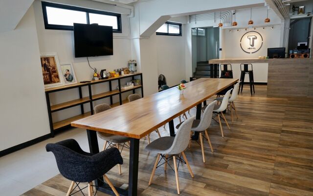 T Hostel at Victory Monument