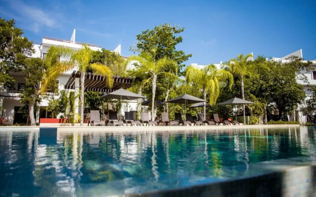 HIRA M4 Sea style Condo by Gate48