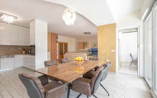 Apartment Relax whit big terrace 170m2 Near the Beach