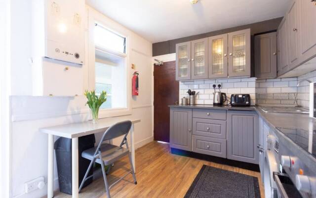 Authentic London - Four Bedroom Victorian House
