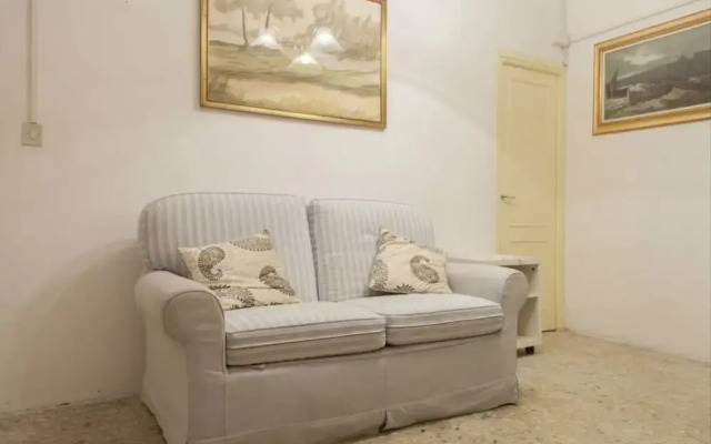 1 Bed Flat - Sleeps 2 - Parking