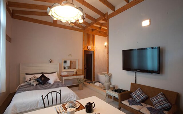 Yangyang Santa Hill Pension