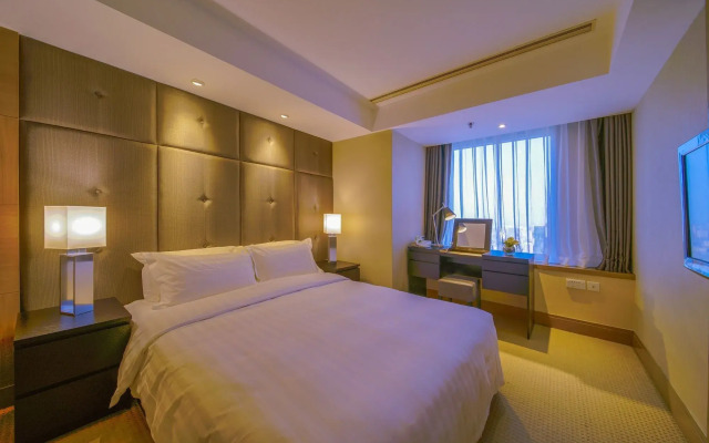 Jingguang Center Apartment Hotel