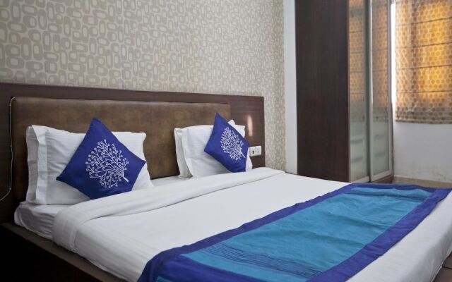 OYO 2216 Hotel Live Inn