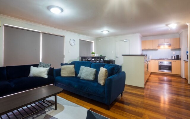 Roomy & Light-filled Apartment, Central Location