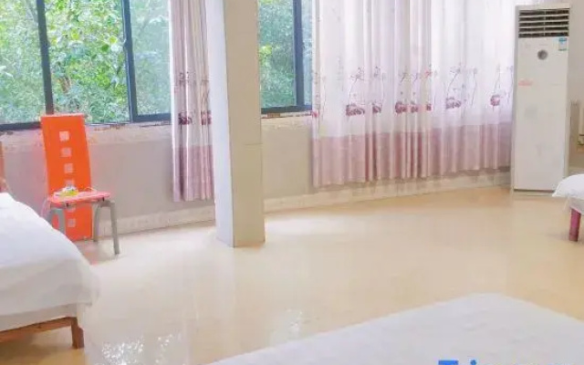Luodian Xinhe Hotel