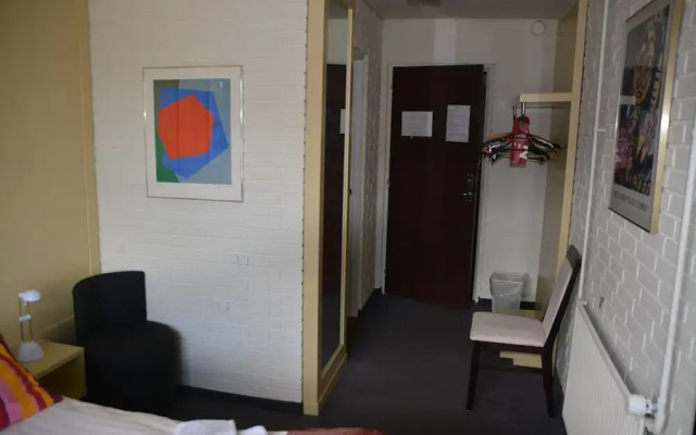 Dolphin Hotel Annex
