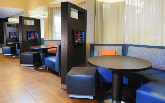 Courtyard by Marriott Houston Hobby Airport