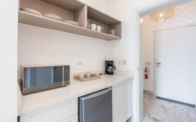 Two-bedroom apt With Pool View bbq in Lake View