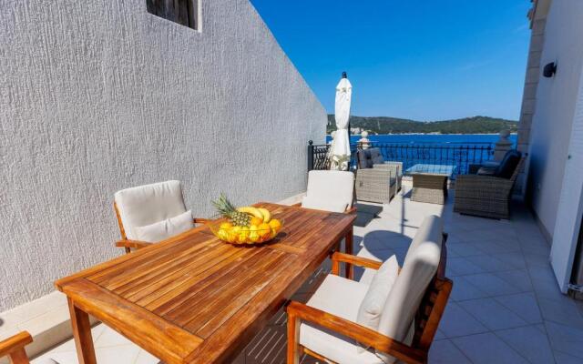 Seafront Apartment For4