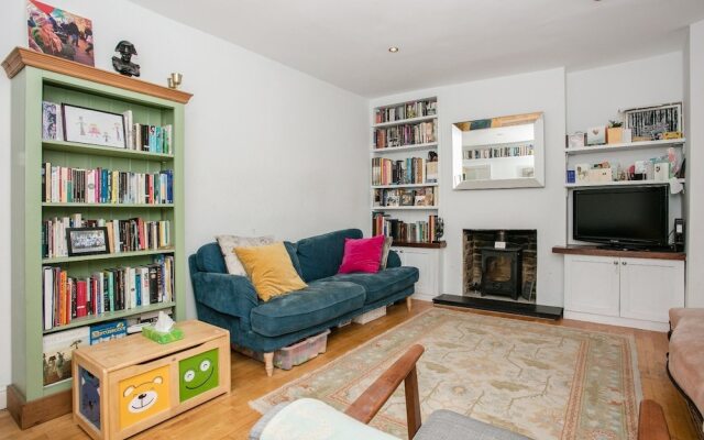 Spacious 3 Bedroom House in Clapton