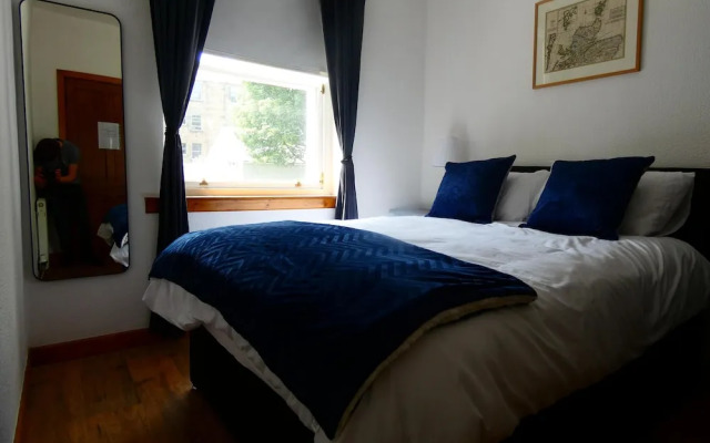 Central 2-bed Flat in Edinburgh