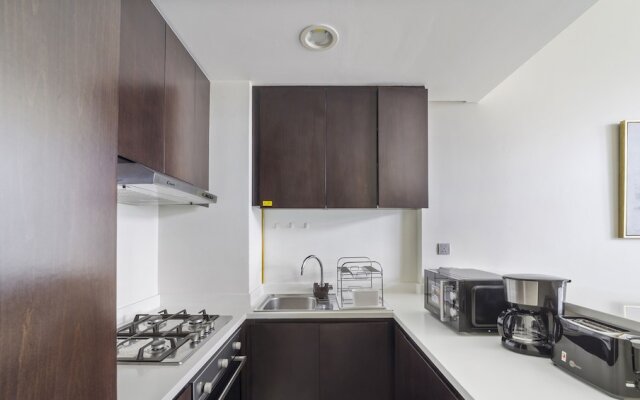 WelHome - Chic Apartment in Liveliest Area in Business Bay