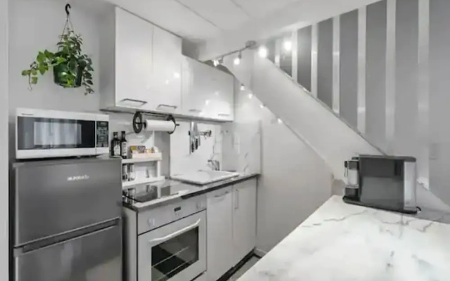 Stylish Loft Apartment In Cbd W/ King Bed!