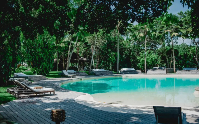 Madeiro Beach Hotel And Resort