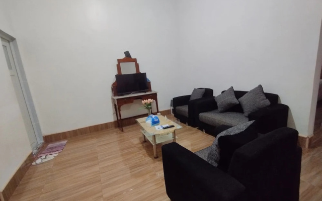 Hotel O Homestay Bonjeruk Near Restoran Pawon 21 Bonjeruk – Guest Rooms – Bonjeruk