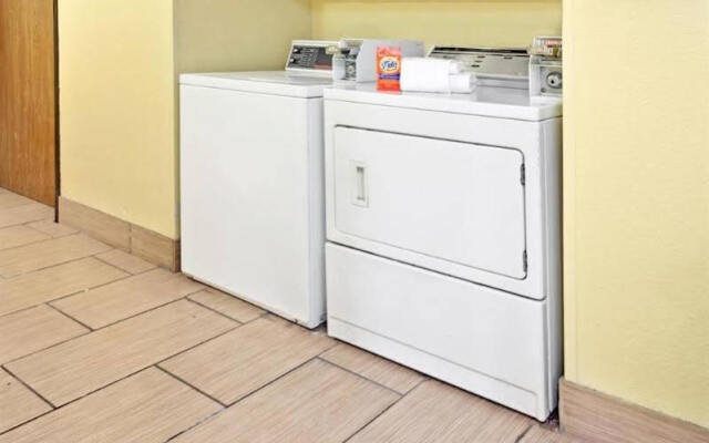 Super 8 Romeoville Bolingbrook