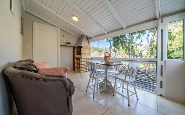 274 - Excelente apto 02 dormitórios em Mariscal