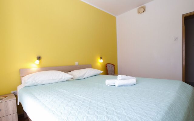 Apartment Neven 810
