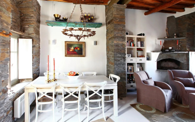 Tinos E Houses