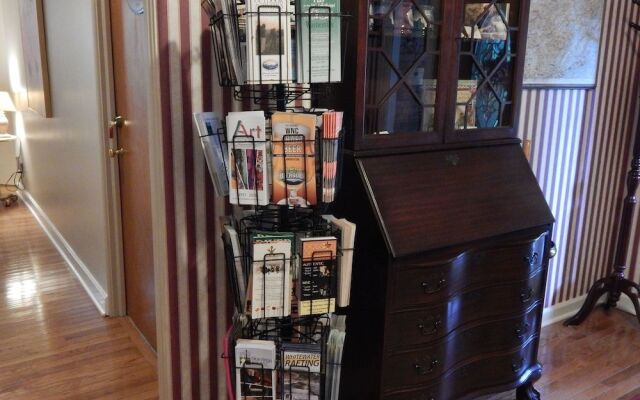 Brookside Mountain Mist Inn