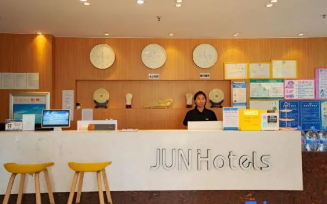 Junyi Chain Hotel – People – Jinan