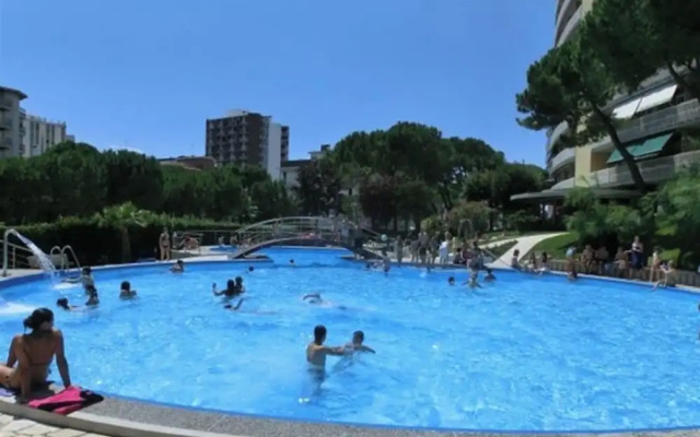 Comfortable Apartment Near the Beach With Pool