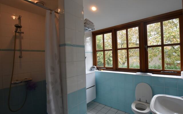 Lavish Holiday Home in Loosdrecht with Hot Tub