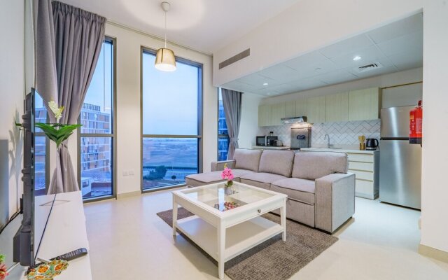 Guests and Cohost - Stylish Apartment With Balcony In Liveliest Area