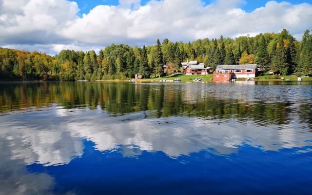 Kan-à-Mouche Pourvoirie Auberge et Chalets