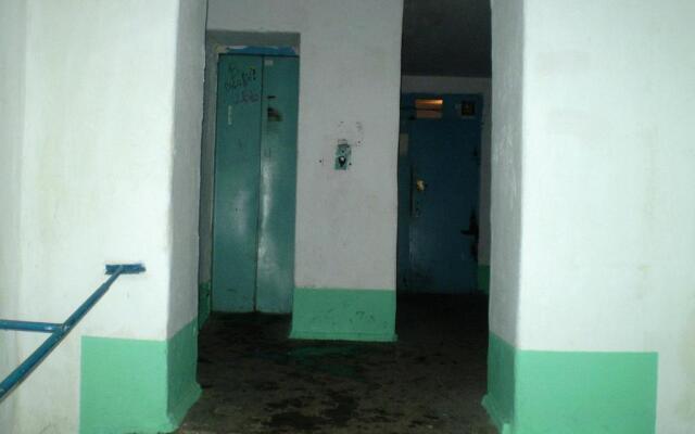 Nebol'shaja STUDIJa, prospekt TsENTRAL'NYJ 124A, 2 divana, 2 kresla 3 etazh 9 etazhnogo doma Wi-Fi