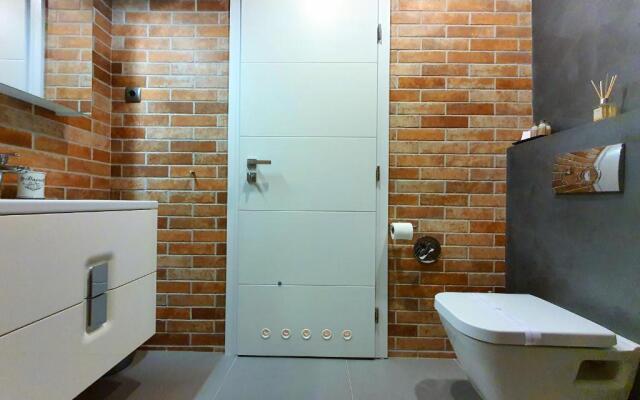 Eriss Studio Suite - OZone building apartment