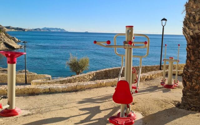 Luxury apartment with dishwasher, located by the sea