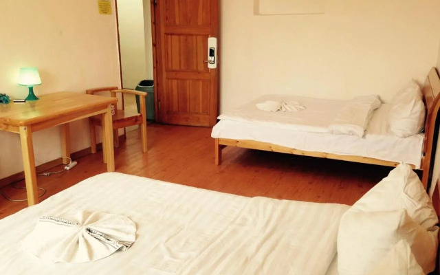 Golden Gobi Guesthouse & Tour