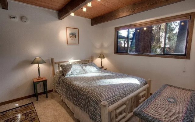 Sky Chalet 3 Bedroom Cabin by RedAwning