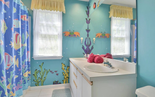 Linger Longer by Avantstay Key West Walkable Gated Community, Shared Pool Week Long Stays Only