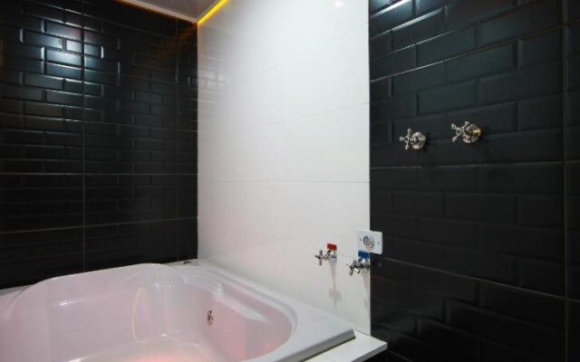 Adrenalina Hotel - Adults Only