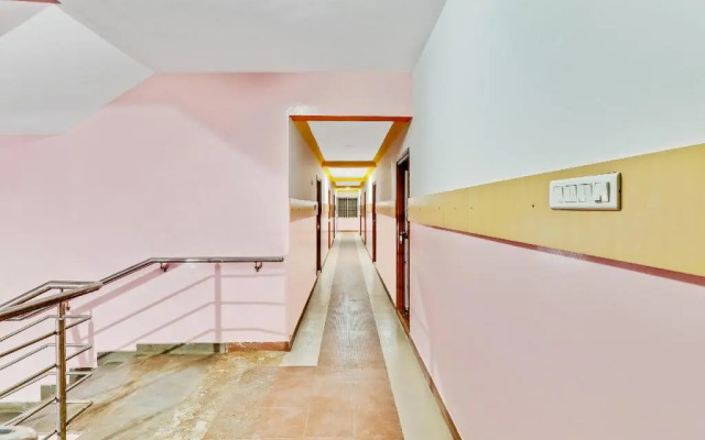 SPOT ON 49114 Airport Suites Saver