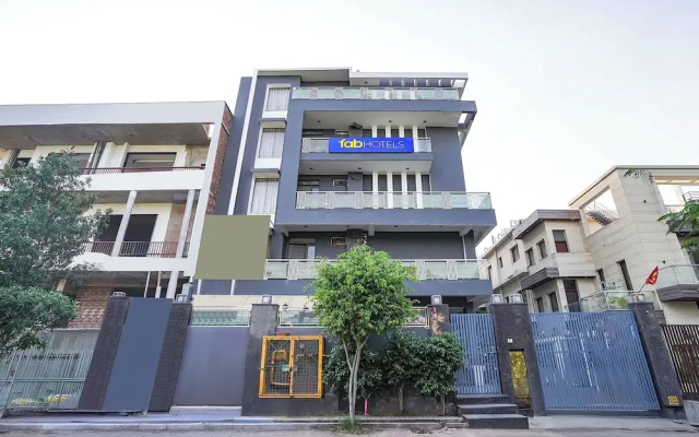 FabHotel Novis Stayz