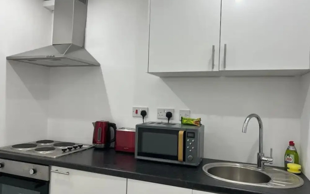 Luton Excellent 1 bed Apartment With Living Room